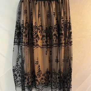 Embroidery look mesh overlay skirt
